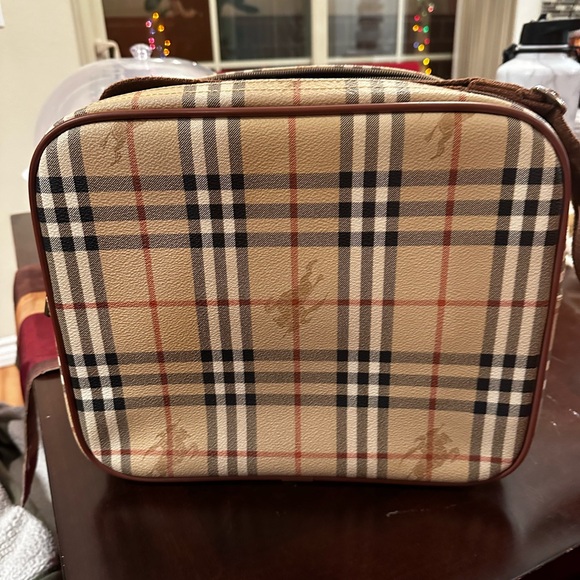 Burberry Shoulder weekend bag, clean, good condition Authentic preloved - Picture 2 of 10